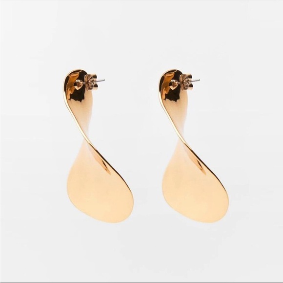 Zara Gold Oval Twist Earrings - Picture 3 of 13